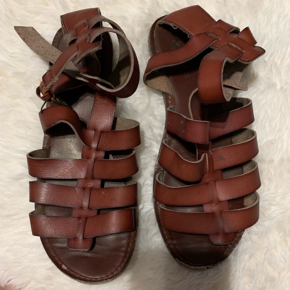 American eagle sandals